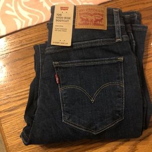 Levi Bootcut Women’s Jeans. New with tags.